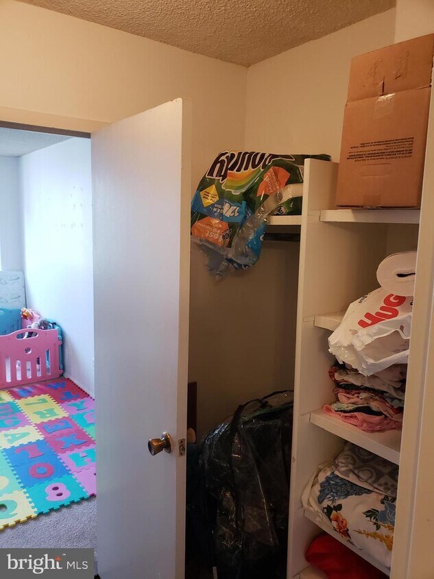 Foto principal - 5225 Pooks Hill Rd