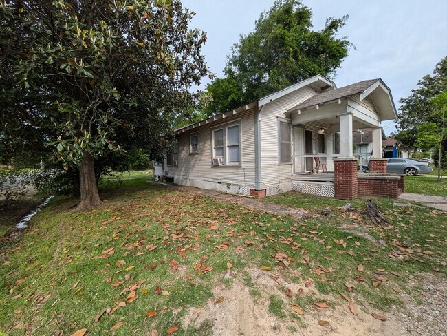 Foto del edificio - 2105 Cable Ave