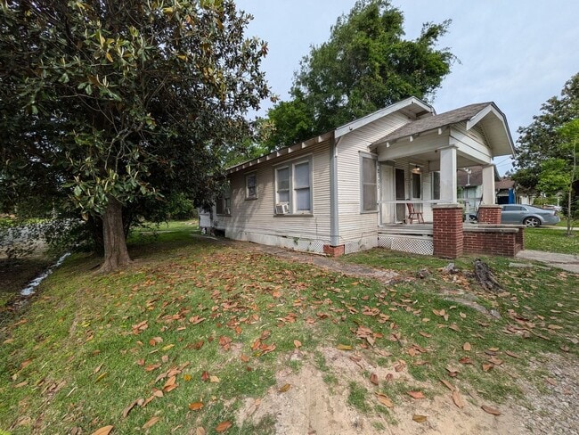 Building Photo - 2105 Cable Ave