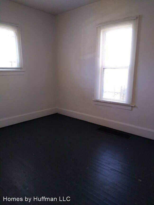 Building Photo - 2 br, 1 bath House - 868 E Walnut Street