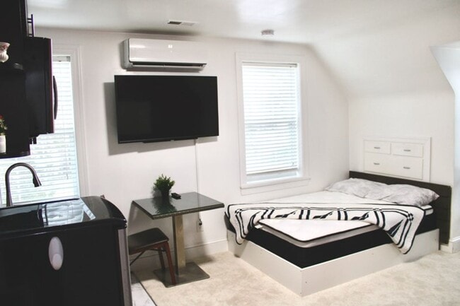 Building Photo - Fully-furnished, utilities included, 1 bed...