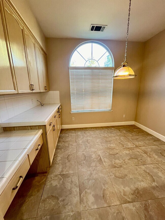 Building Photo - 3069 W Silverhill Ln