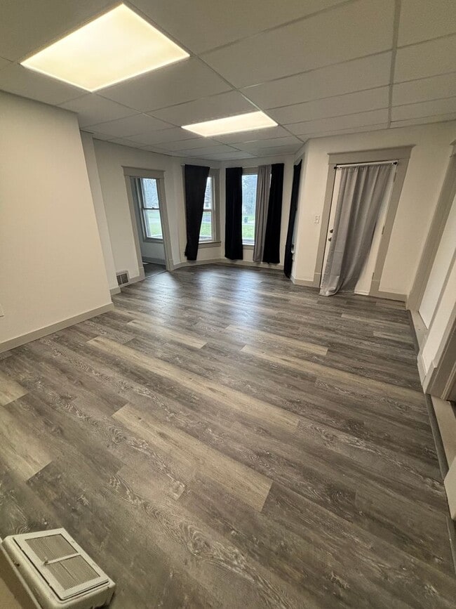 Building Photo - 1245 PH W