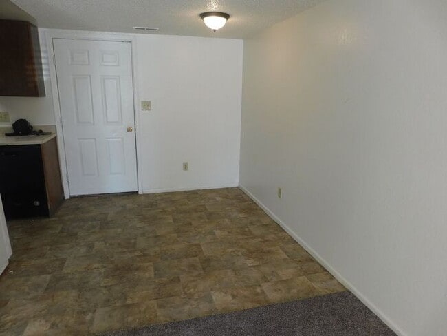 Building Photo - 3 Bed 2 Bath Townhome