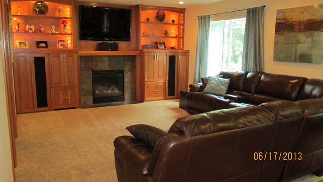 Building Photo - Beautiful 4 Bedroom, 2 bath, Port Orchard Home