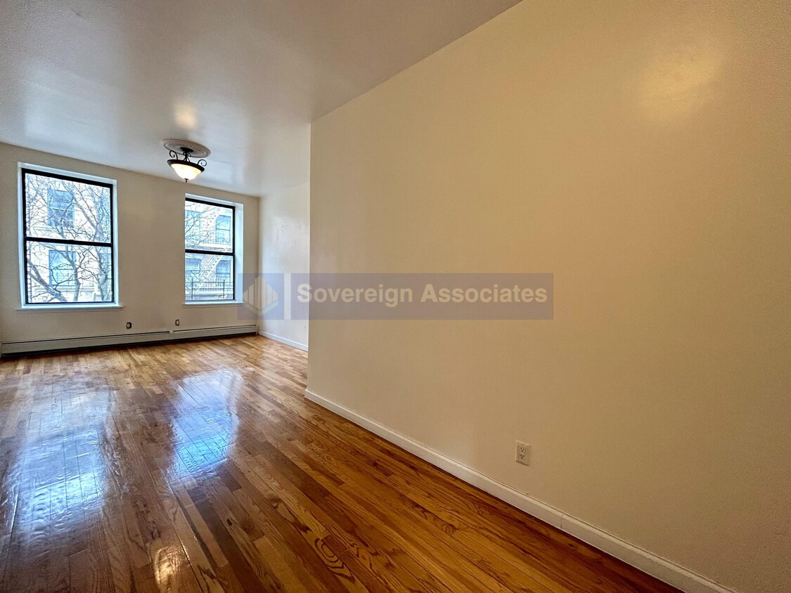 Foto principal - 140 W 112th St