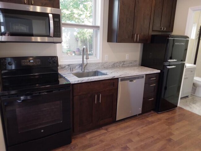 Building Photo - bedroom in San Leandro CA 94577