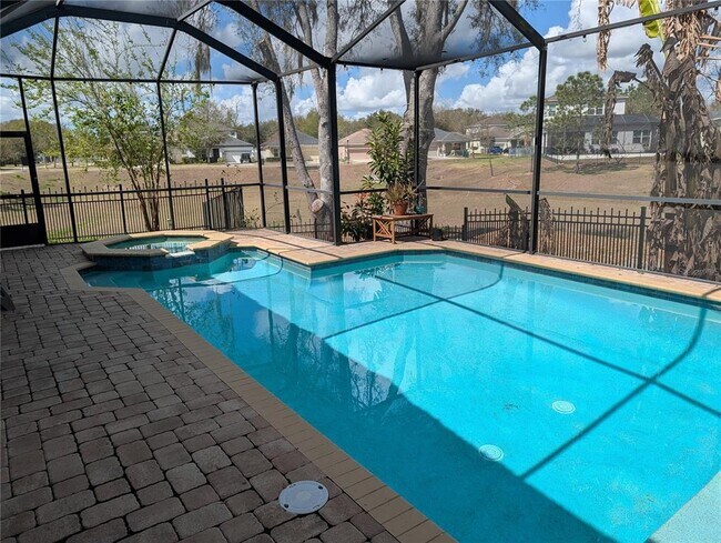 Foto del edificio - 538 Westchester Hills Ln