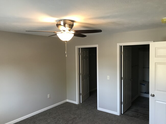 Building Photo - 1617 E Military Ave