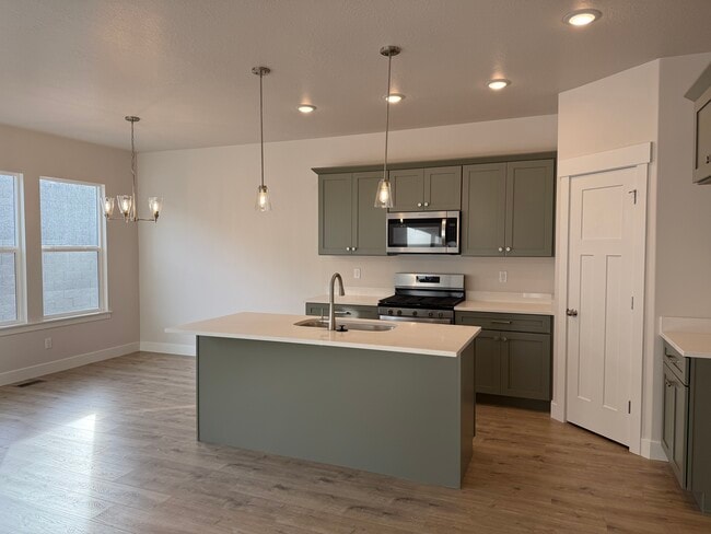 Building Photo - 4805 S Heartwood Rd