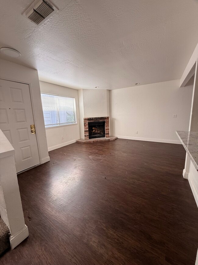 Building Photo - 12 Klondike Ct