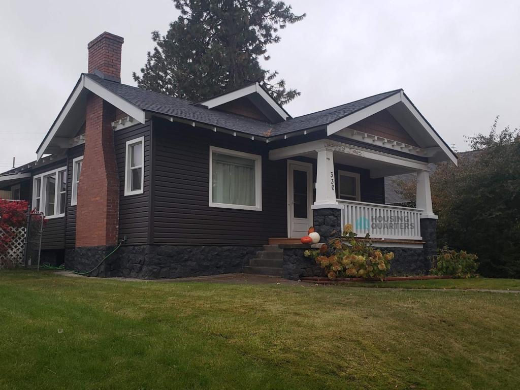 Primary Photo - 330 E 30th Ave