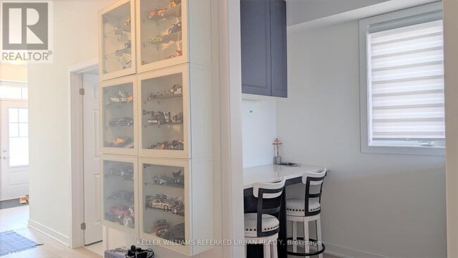 Building Photo - 60 Aviron Cres