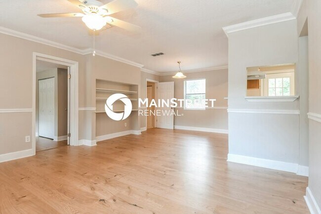 Building Photo - 4 Bedroom Pet-Friendly Home in Jacksonville, FL with Main Street Renewal