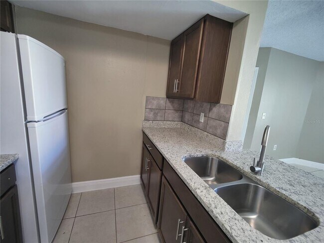 Foto del edificio - 445 Fountainhead Cir