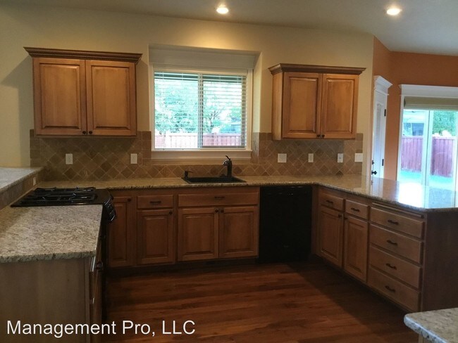 Building Photo - 4 br, 3 bath House - 680 E.  Havasupai St