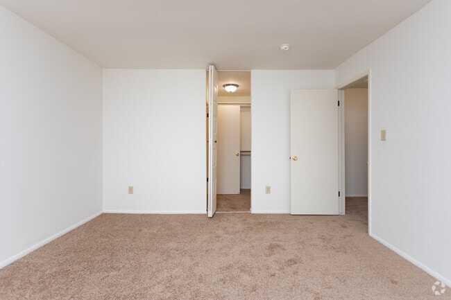2BR, 1.5BA - Mission Hills