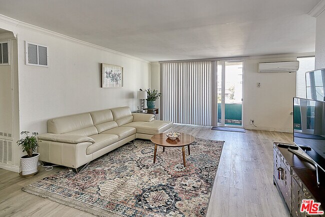 Foto del edificio - 514 S Harvard Blvd