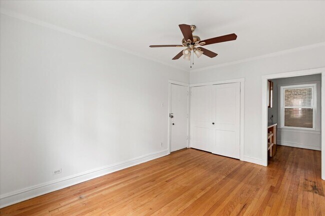 Foto del edificio - 654 W Oakdale Ave