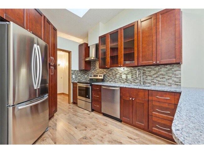 Building Photo - 5546 Village Dr