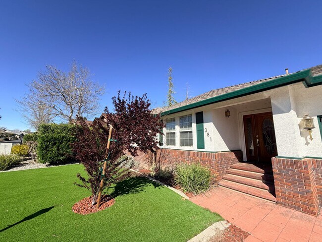 Foto del edificio - Beautiful Lakefront Home in the Vineyard! 55+ community
