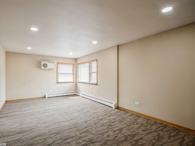 Foto del edificio - 6751 N Olmsted Ave