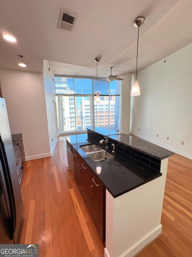 Foto del edificio - 44 Peachtree Pl NE