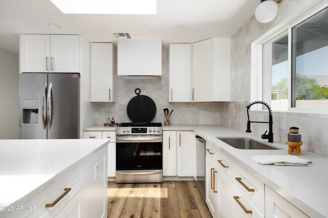 Foto del edificio - 2331 N 53rd St