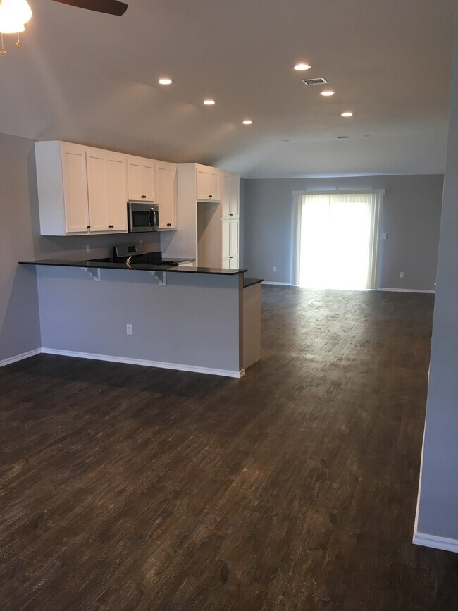 Foto del edificio - 102 W Speer Ave