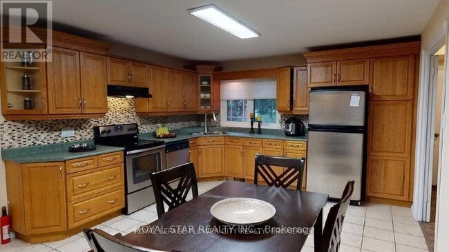 Building Photo - 443 Castlegrove Ct