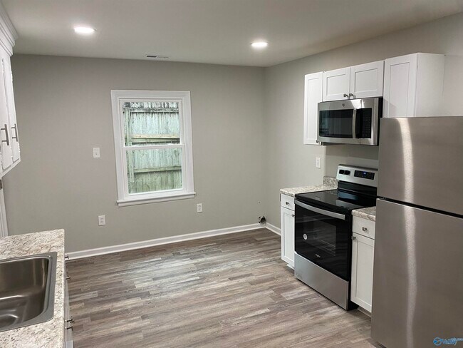 Foto del edificio - 2704 7th Ave SW