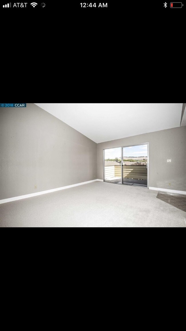 Living room with high ceilings - 3811 Yorkshire St