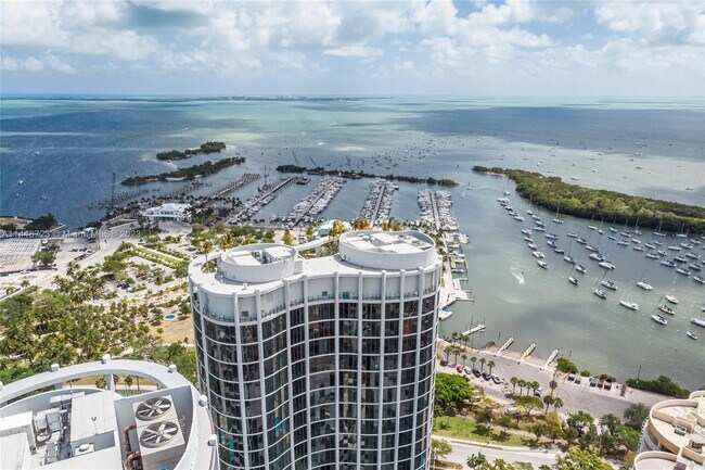 Building Photo - 2831 S Bayshore Dr