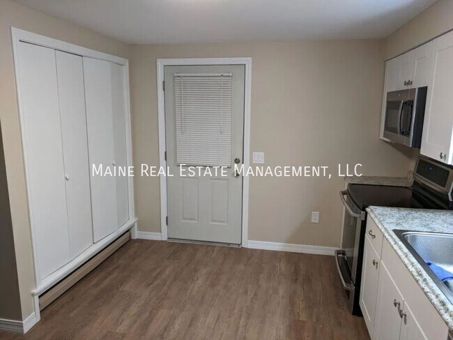 Building Photo - 27 Eastern Ave