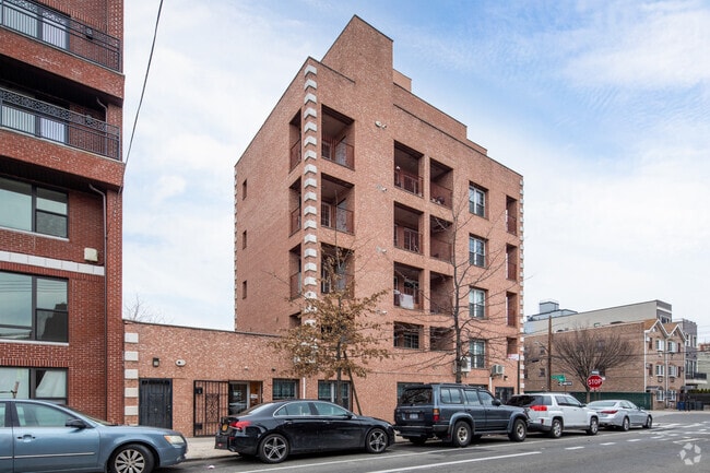 Building Photo - 516 Kingston Ave