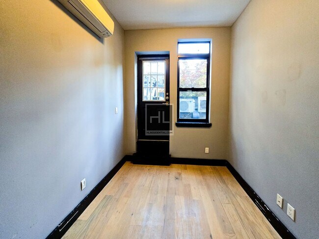 Foto del edificio - NO FEE THREE BED/2.5 BATH & SEMI PRIVATE T...