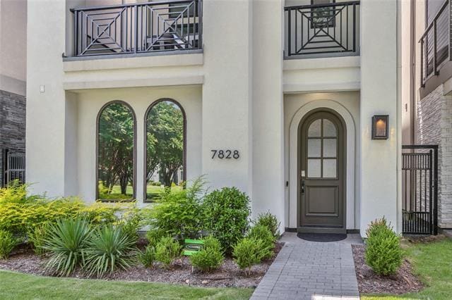 Foto del edificio - 7828 Secluded Ave