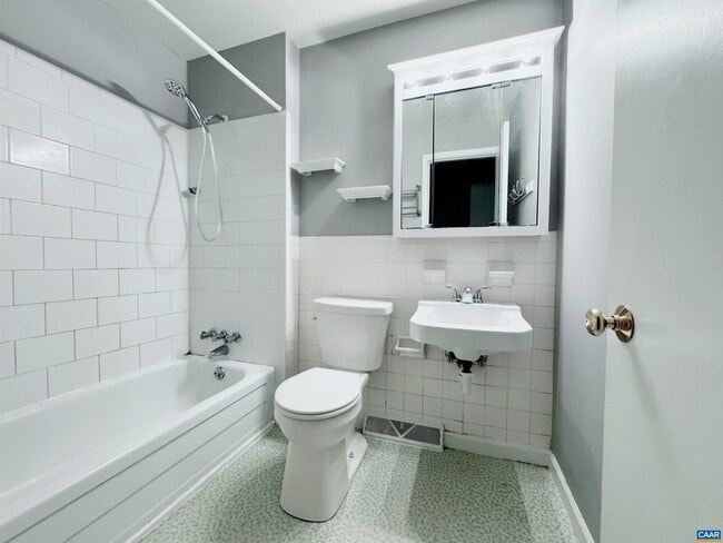 Building Photo - 2434 Arlington Blvd