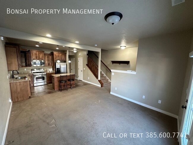 Foto del edificio - 3711 Summer Heights Dr