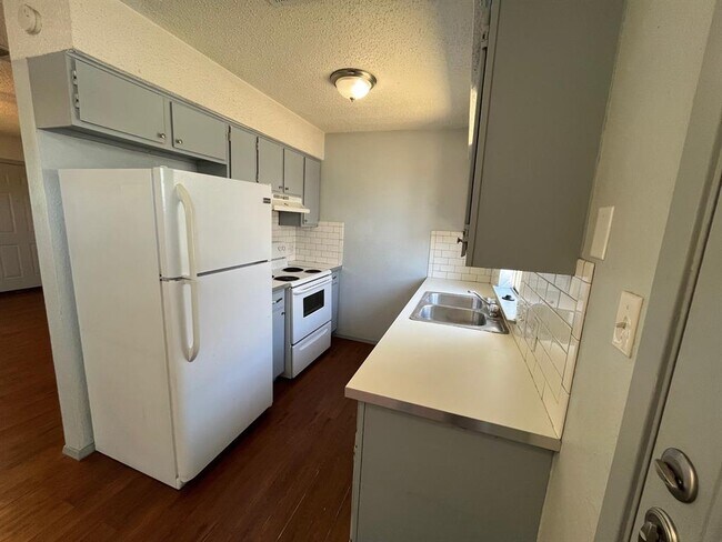 Building Photo - 501 Thelma Dr