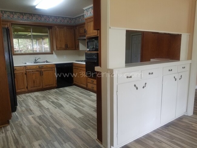Building Photo - Home in Broadmoor Terrace available