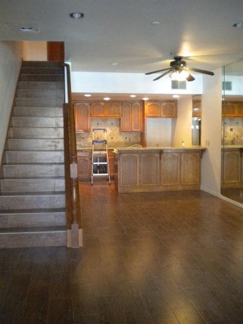 Building Photo - Los Caballeros #015