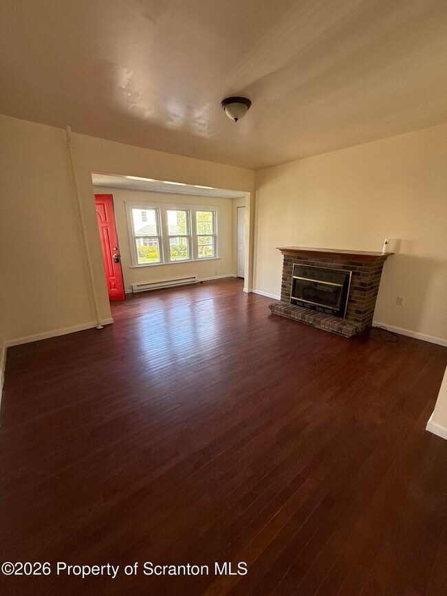 Building Photo - 1042 Taylor Ave