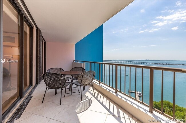 Foto del edificio - 1581 Brickell Ave