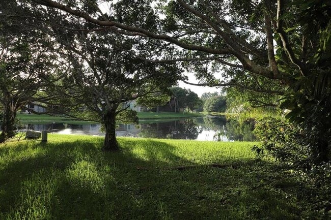 Foto del edificio - 839 Garnet Cir