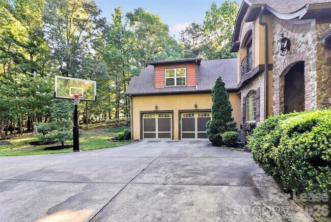 Building Photo - 6031 Greystone Dr