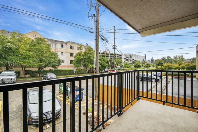 large balcony - Northgate 11