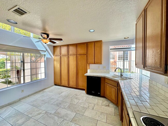 Building Photo - Beautiful Home in Gated Community of Los R...