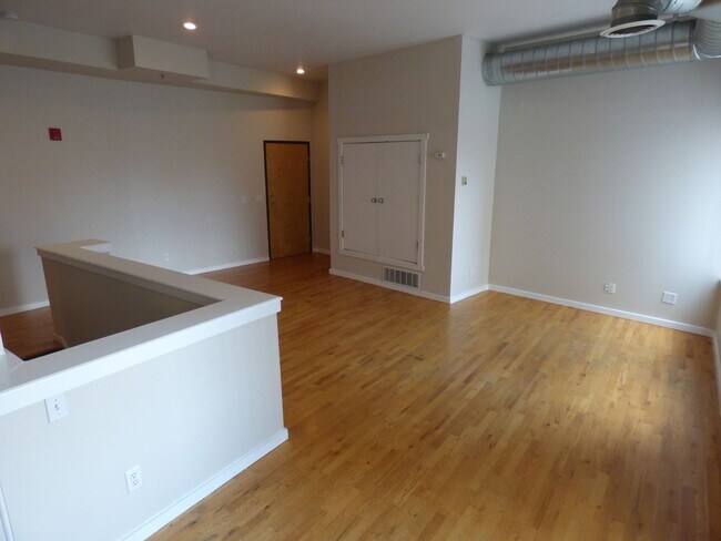 Building Photo - $0 DEPOSIT OPTION. 2 BED 2.5 BATH CONDO AT...