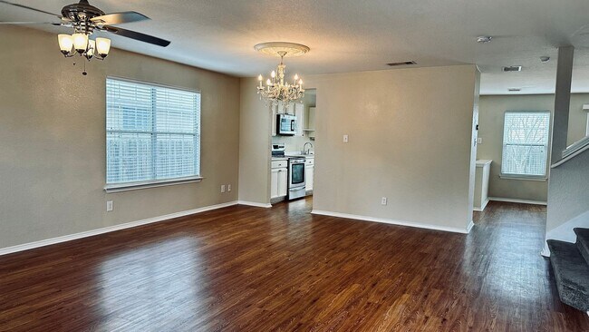 Foto del edificio - 5 Bedroom Home in Dover Subdivision!